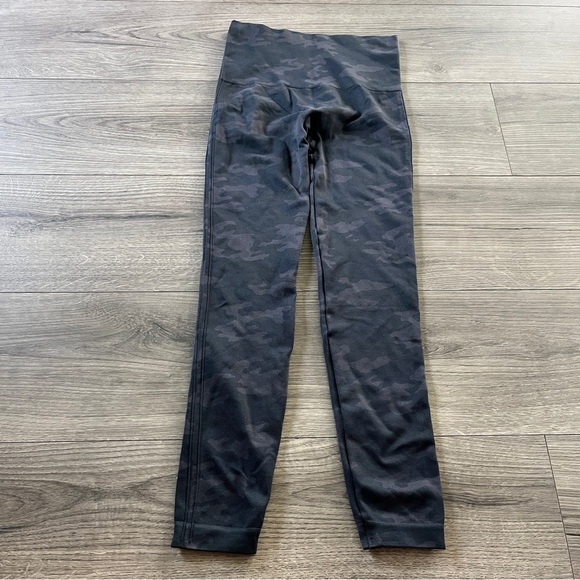 Spanx Look At Me Now Womens Camo 7/8s Length Leggings High Rise Size Small - Picture 9 of 9